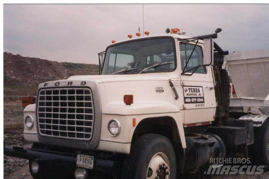 Ford LT9000 Platós/Csörlős teherautók