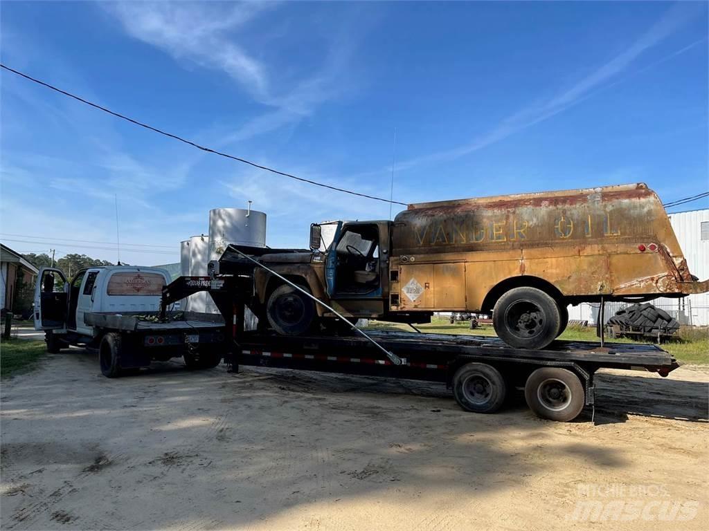 GMC C4500 Platós / Ponyvás teherautók