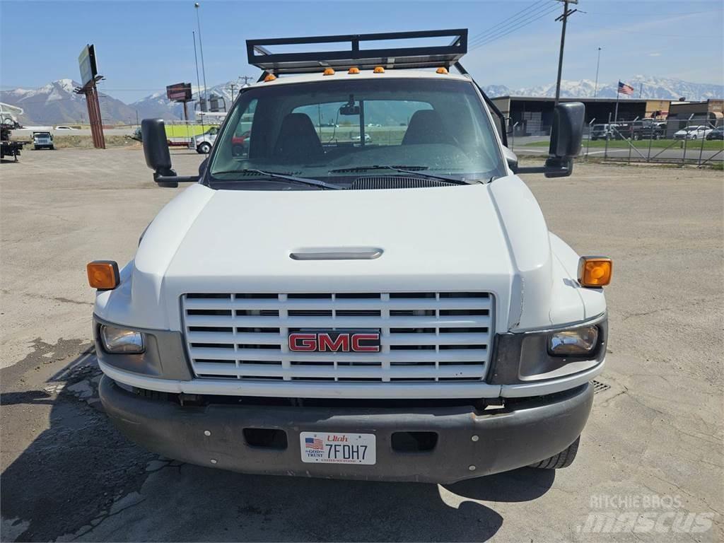 GMC C5500 Platós / Ponyvás teherautók