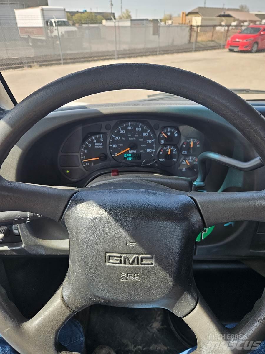 GMC C5500 Platós / Ponyvás teherautók