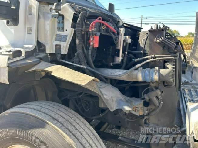 GMC C7500 Teherautóra szerelt emelők és állványok