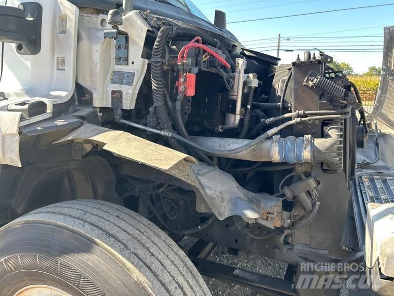 GMC C7500 Teherautóra szerelt emelők és állványok