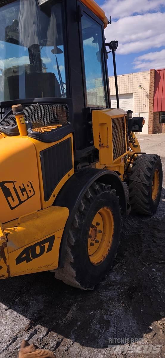 JCB 407 Gumikerekes homlokrakodók