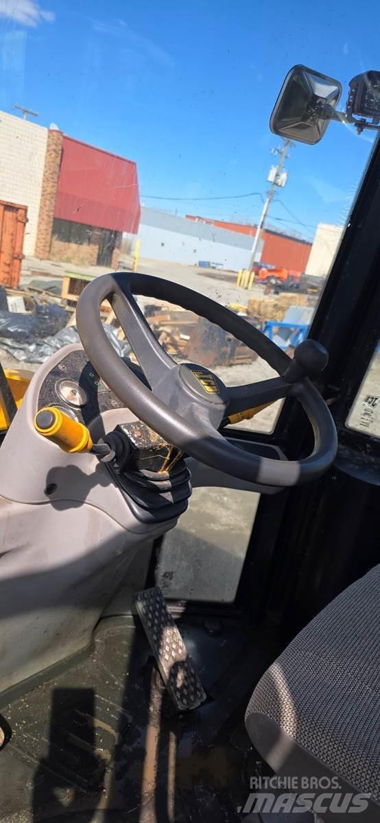 JCB 407 Gumikerekes homlokrakodók