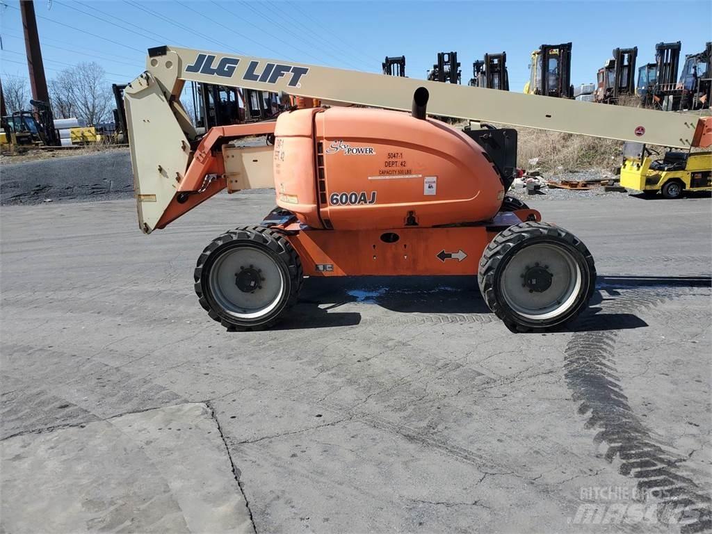 JLG 600AJ Karos emelők