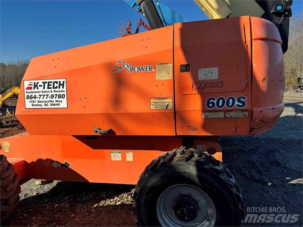 JLG 600S Teleszkópos emelők