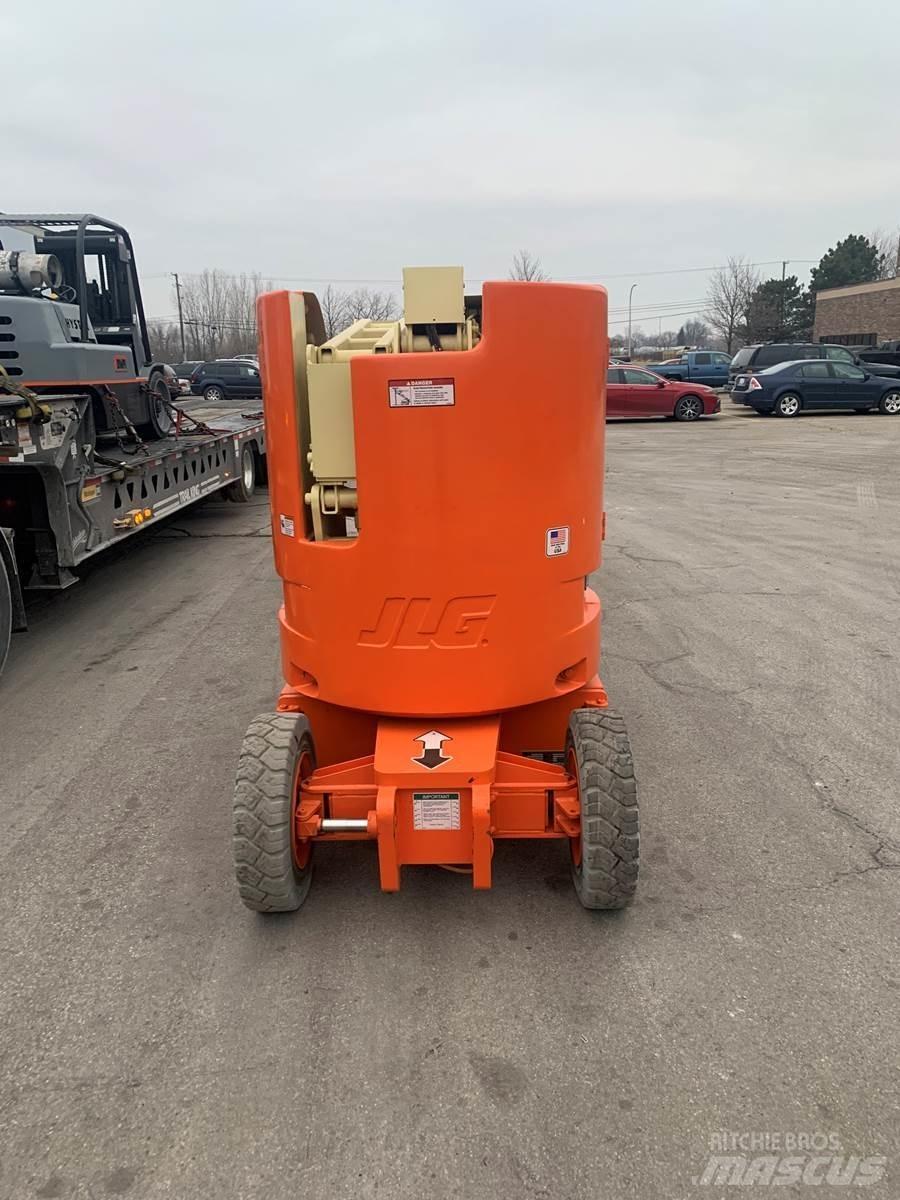JLG E300AJ Személyemelők