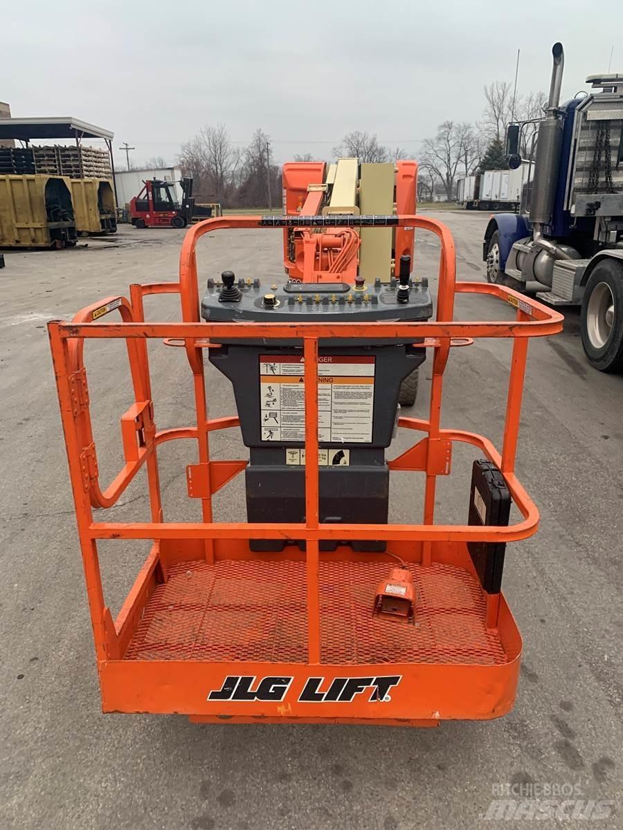 JLG E300AJ Személyemelők