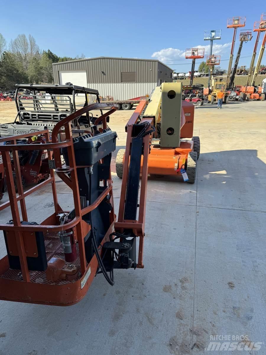 JLG E450AJ Karos emelők