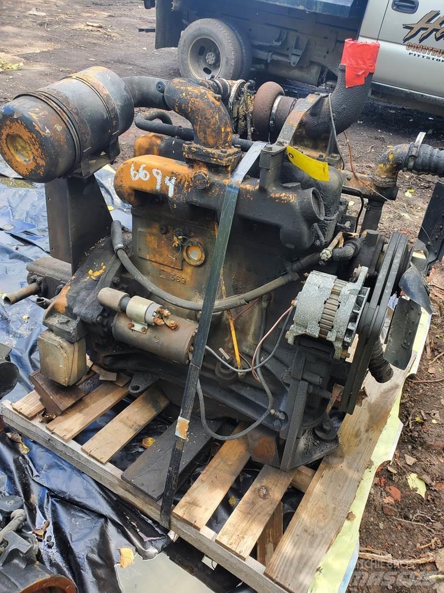 John Deere  Motorok