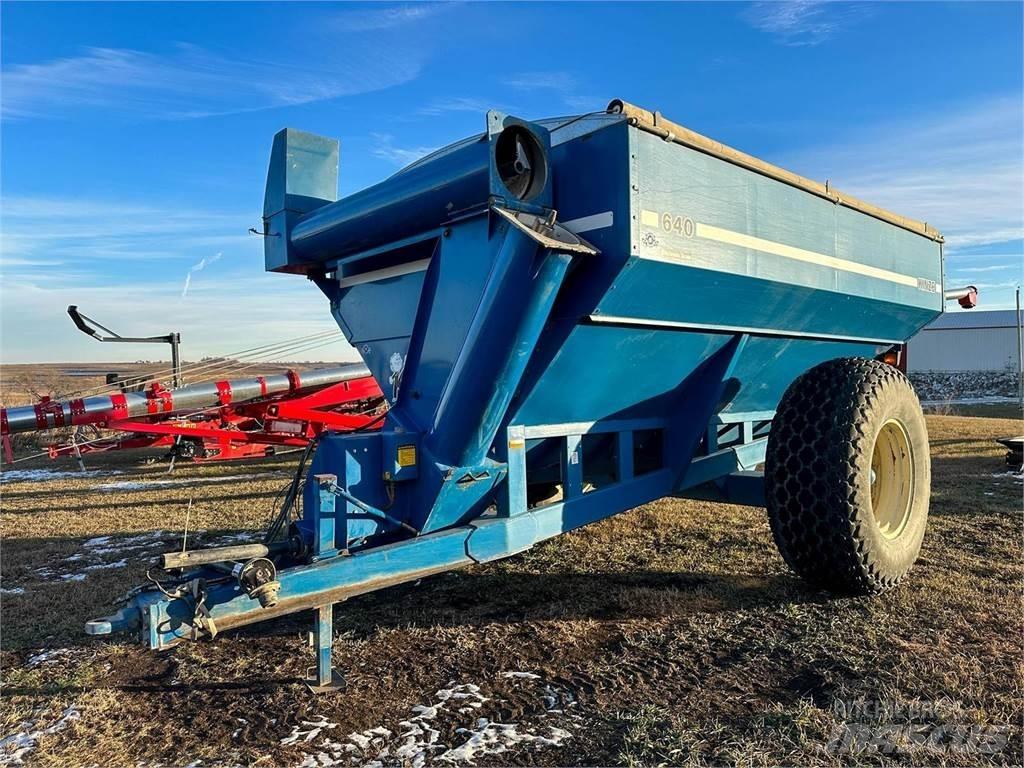 Kinze 640 Gabona átrakó kocsik