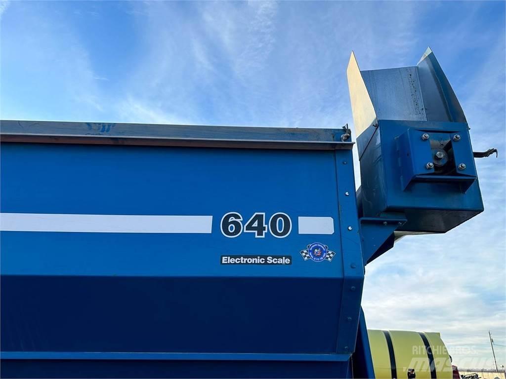 Kinze 640 Gabona átrakó kocsik