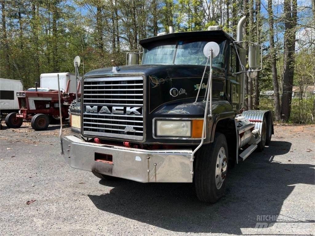 Mack CL733 Nyergesvontatók
