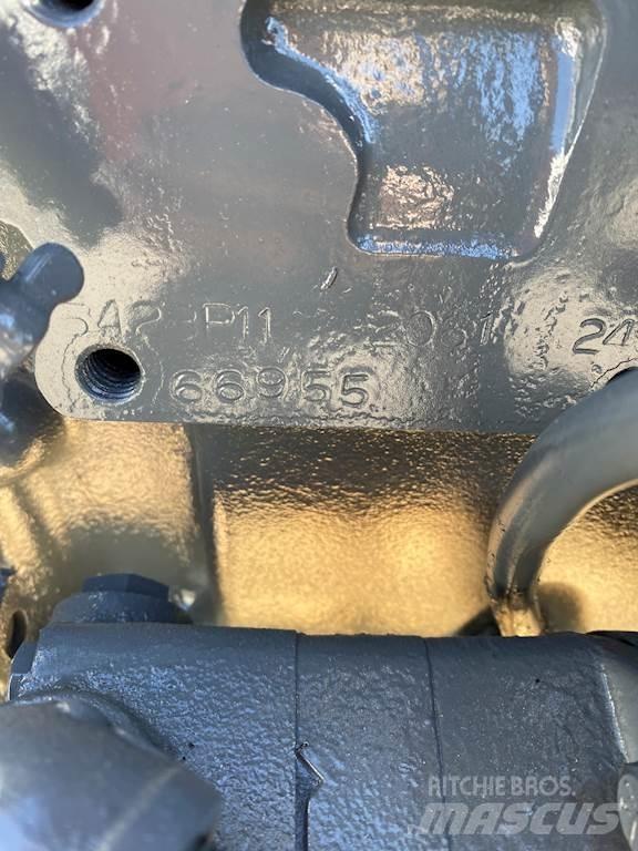 Mack E6 Motorok