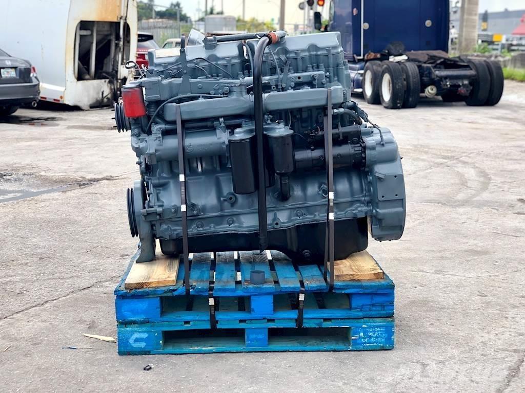 Mack E7-350 Motorok