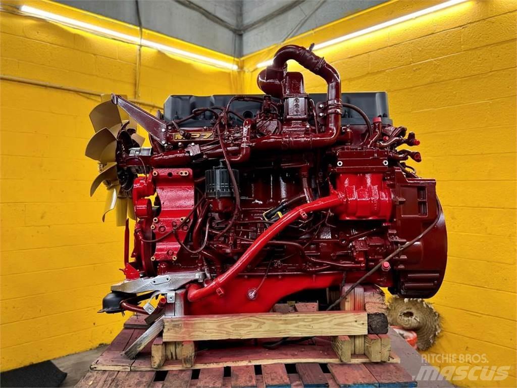 Mack MP7 Motorok