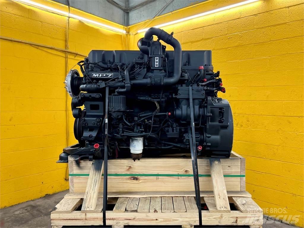 Mack MP7 Motorok