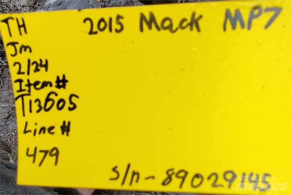 Mack MP7 Motorok