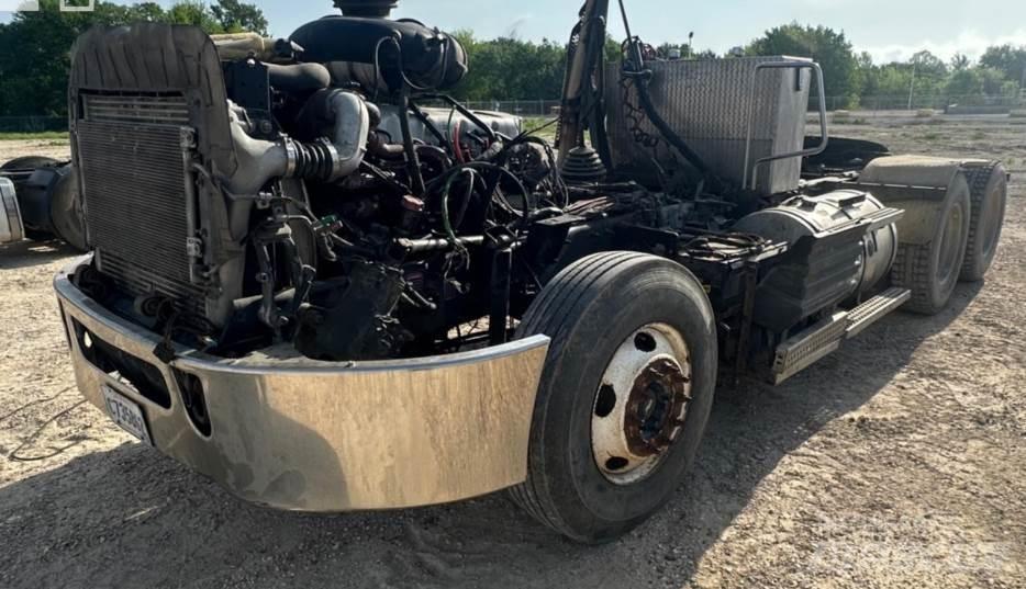 Mack MP7 Motorok