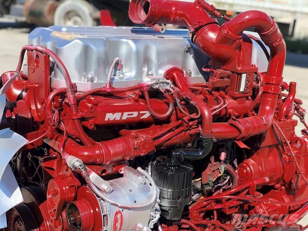 Mack MP7 Motorok