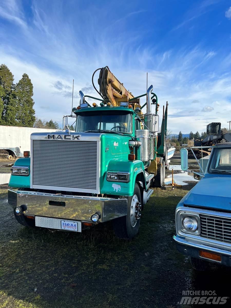 Mack RW700 Rönkszállító teherautók