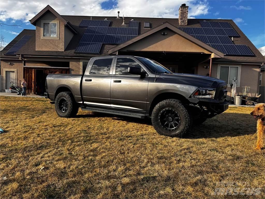 RAM 1500 Kis teherszállító/Platós kocsi