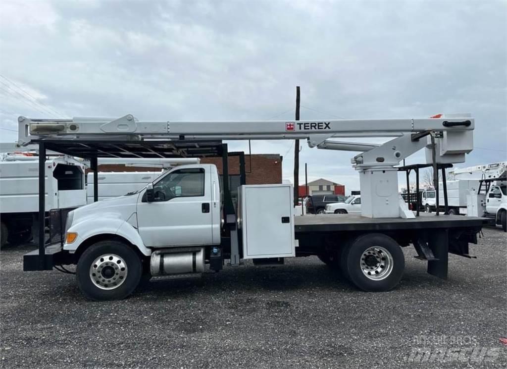 Terex XT60 Teherautóra szerelt emelők és állványok