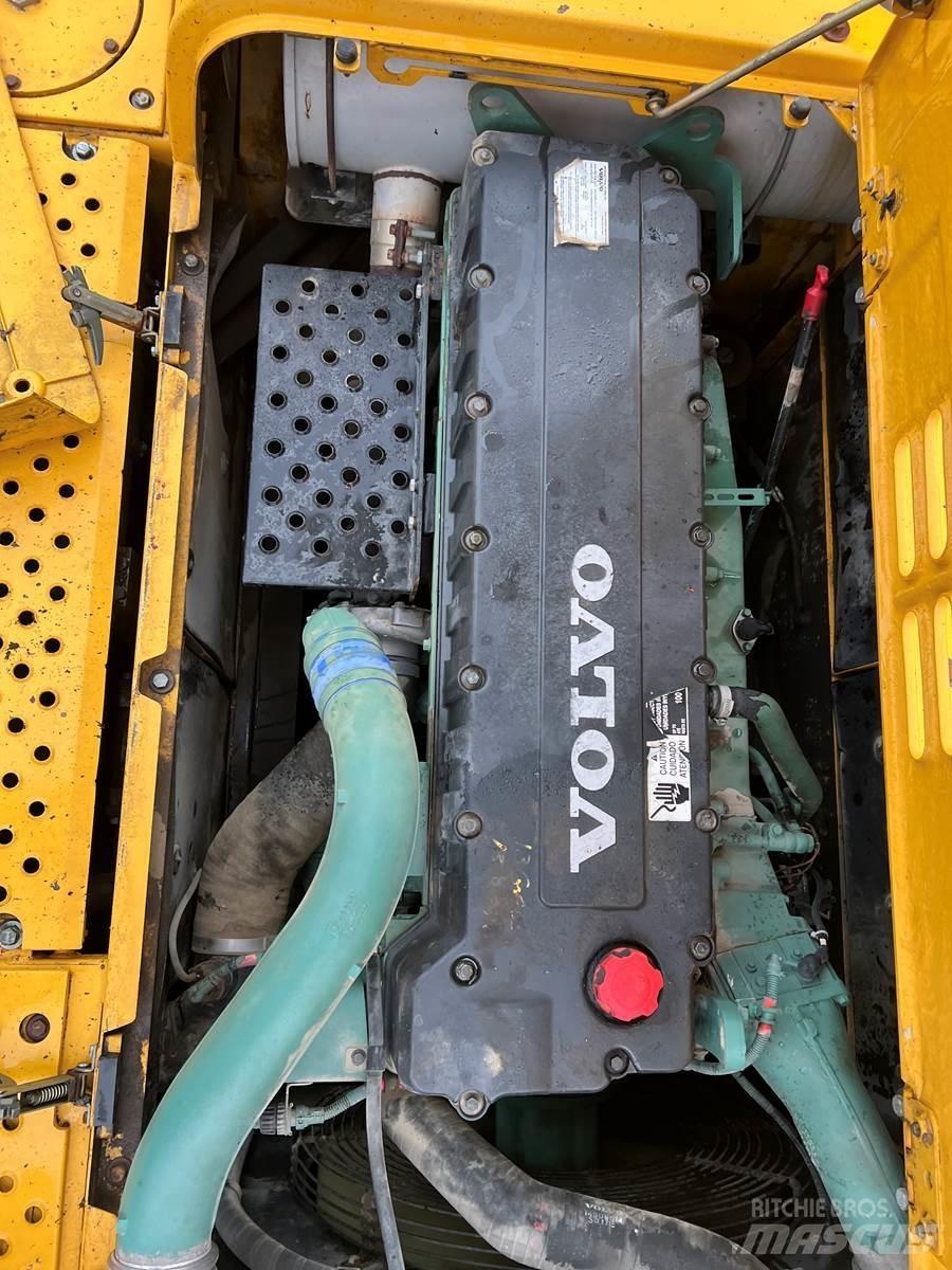 Volvo 460 Lánctalpas kotrók