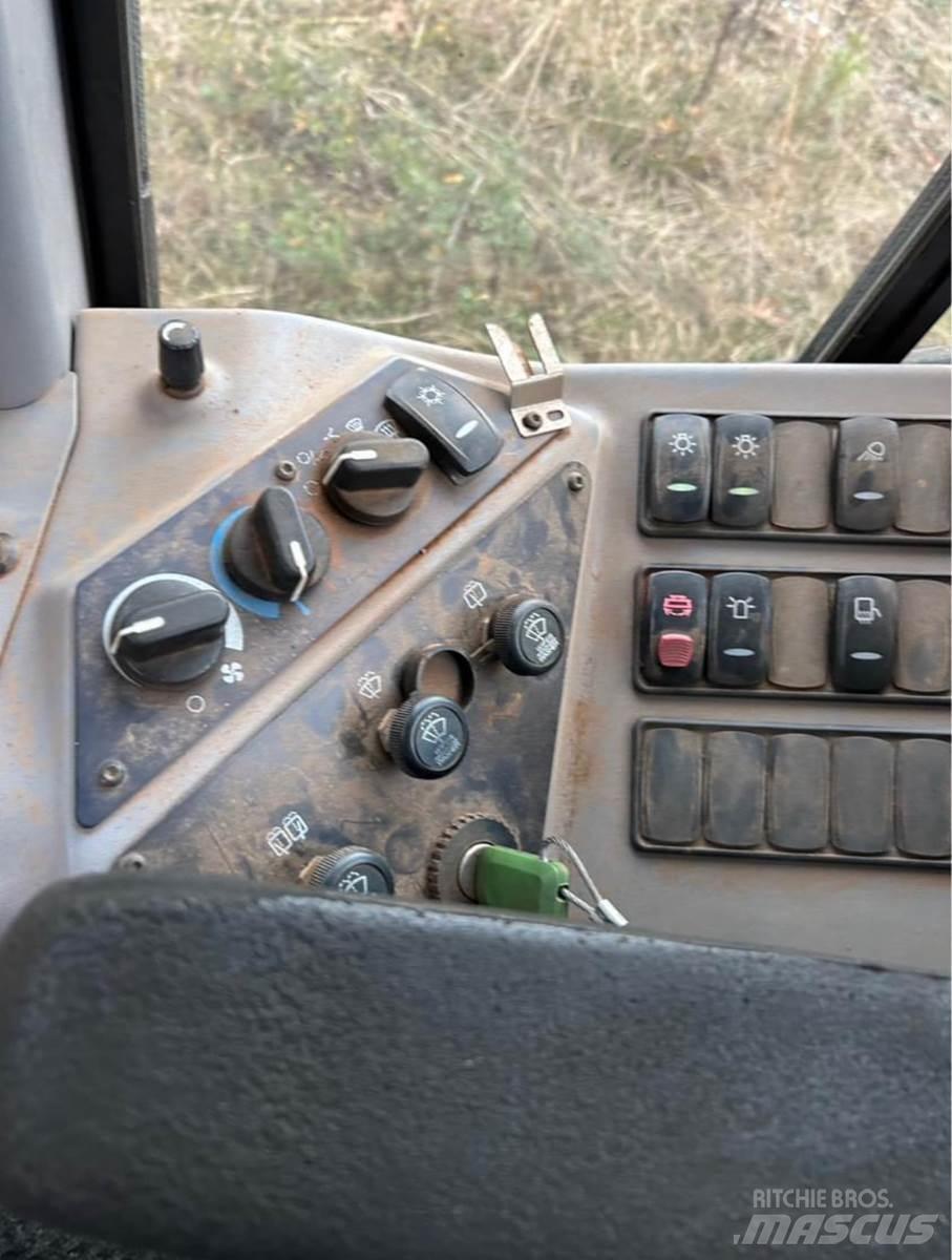 Volvo G946 Gréderek