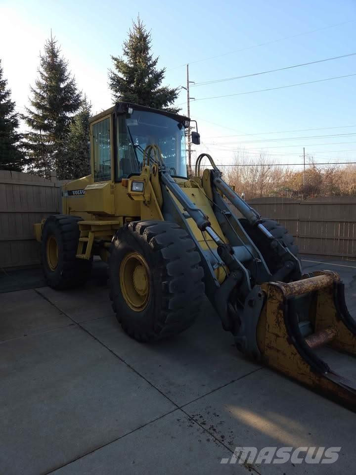 Volvo L90B Gumikerekes homlokrakodók