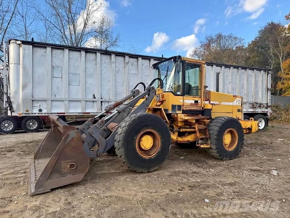Volvo L90B Gumikerekes homlokrakodók