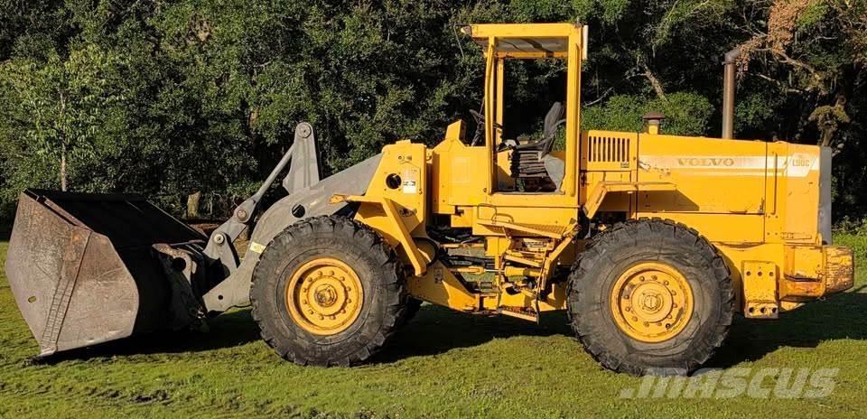 Volvo L90C Gumikerekes homlokrakodók