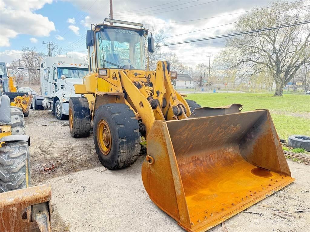 Volvo L90D Gumikerekes homlokrakodók
