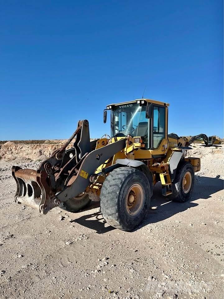 Volvo L90F Gumikerekes homlokrakodók