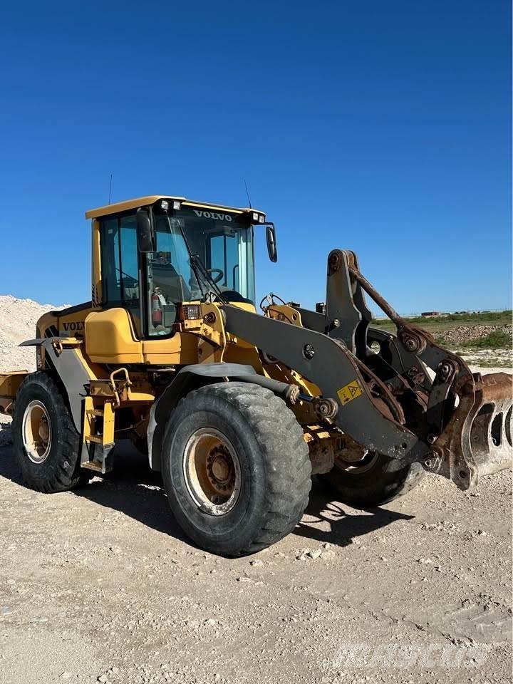 Volvo L90F Gumikerekes homlokrakodók