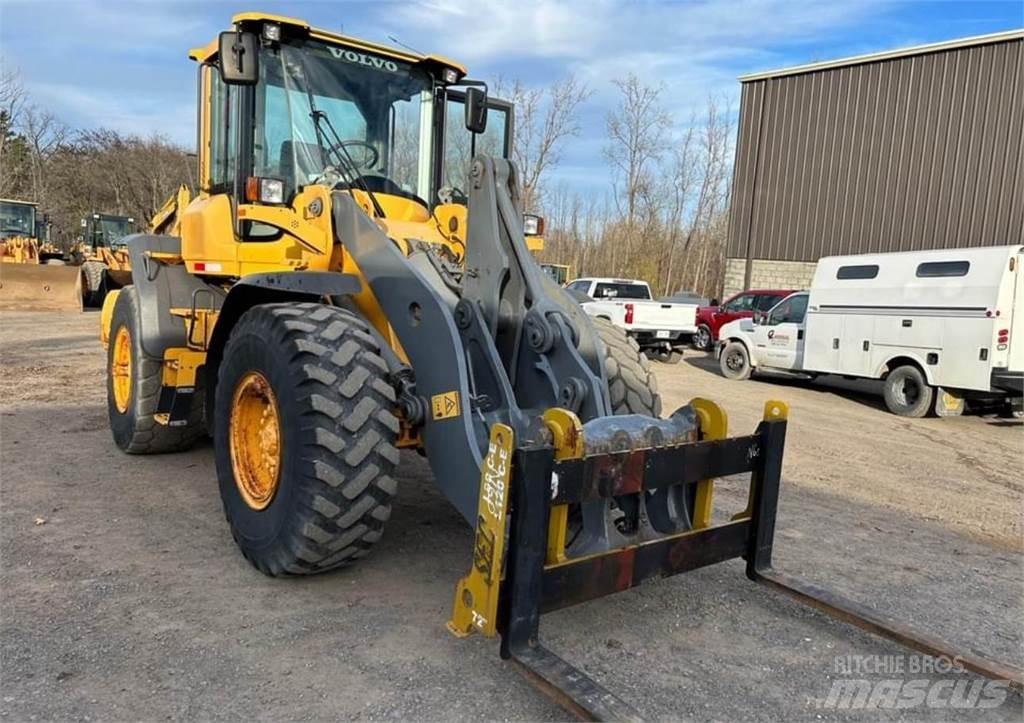 Volvo L90G Gumikerekes homlokrakodók