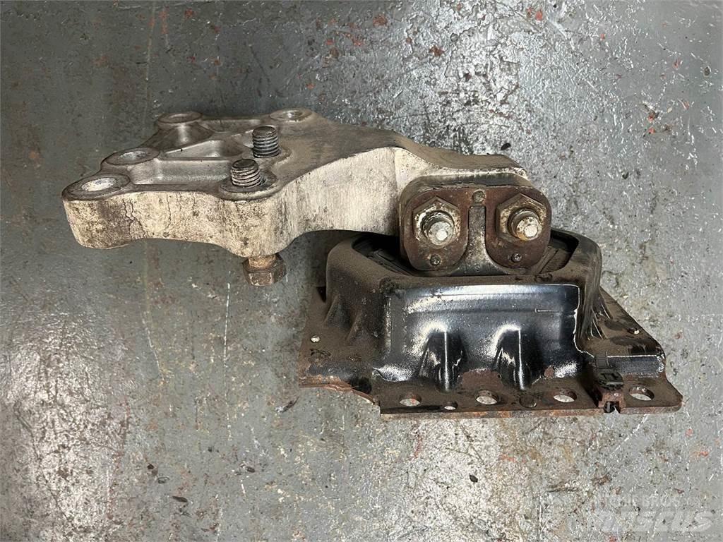 Volvo Mack Motorok