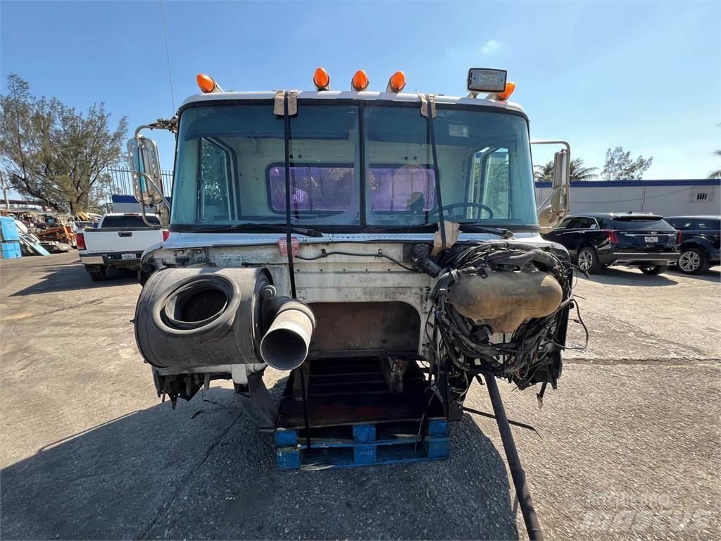Volvo VNL Haszonjárművek - Egyéb