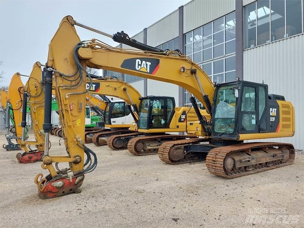 CAT 323F Lánctalpas kotrók