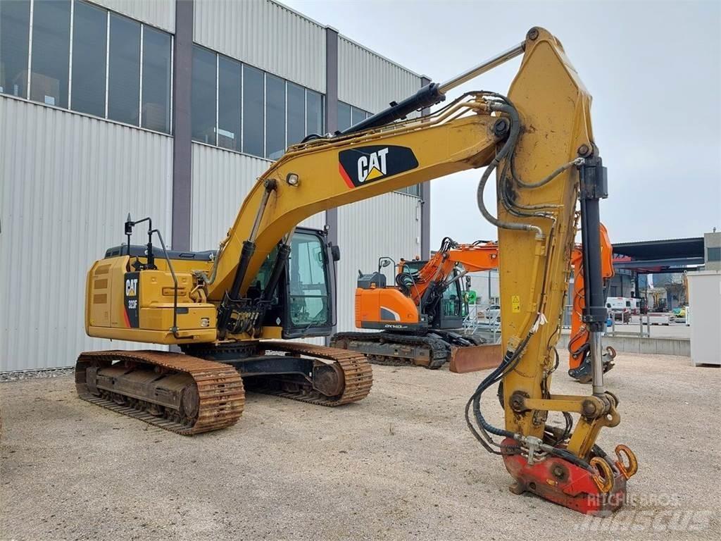 CAT 323F Lánctalpas kotrók