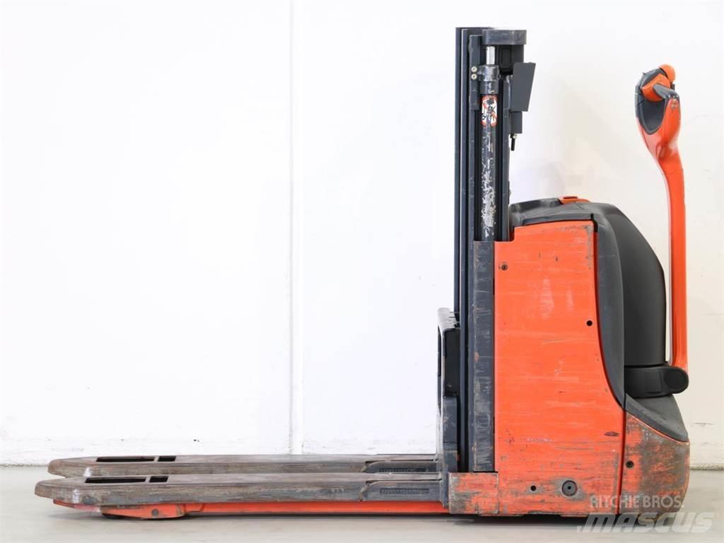 Linde D06/1160 Gyalogkíséretű targonca
