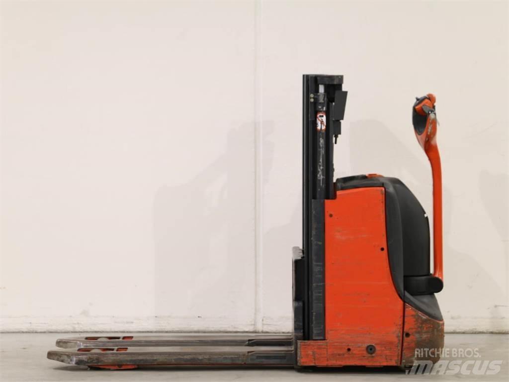 Linde D06/1160 Gyalogkíséretű targonca