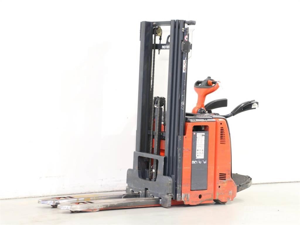 Linde D12AP/133 Gyalogkíséretű targonca
