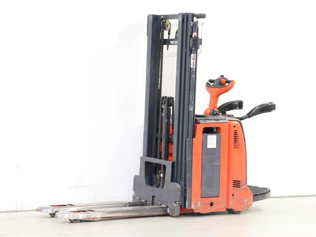 Linde D12AP/133 Gyalogkíséretű targonca