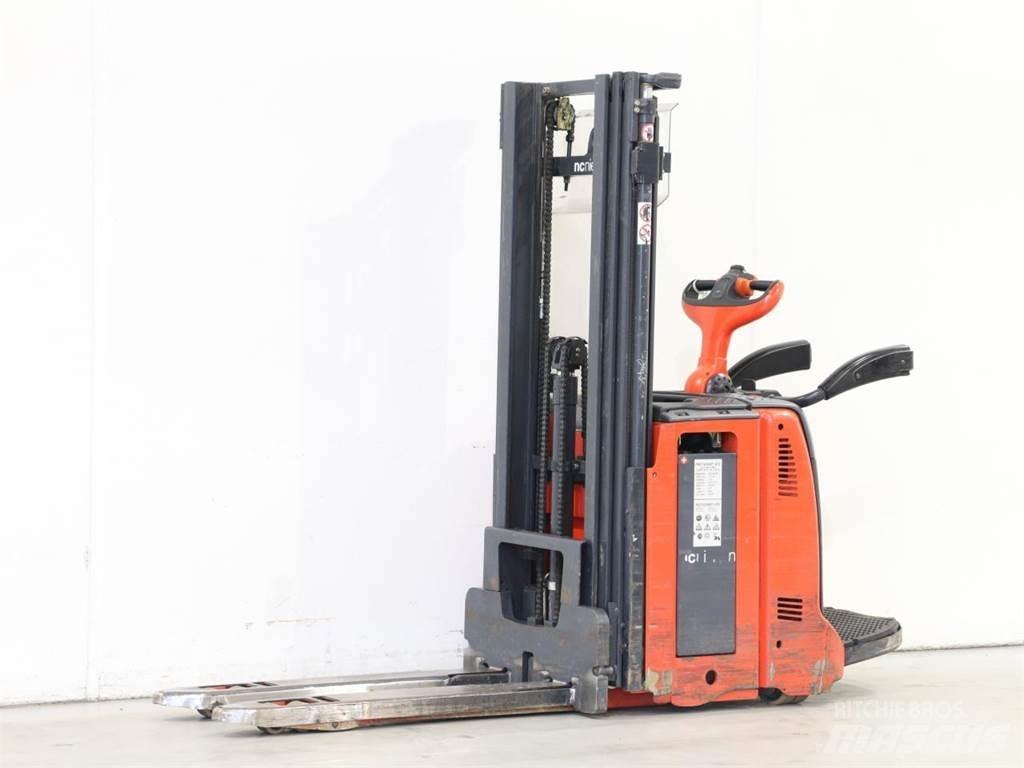 Linde D12AP/133 Gyalogkíséretű targonca