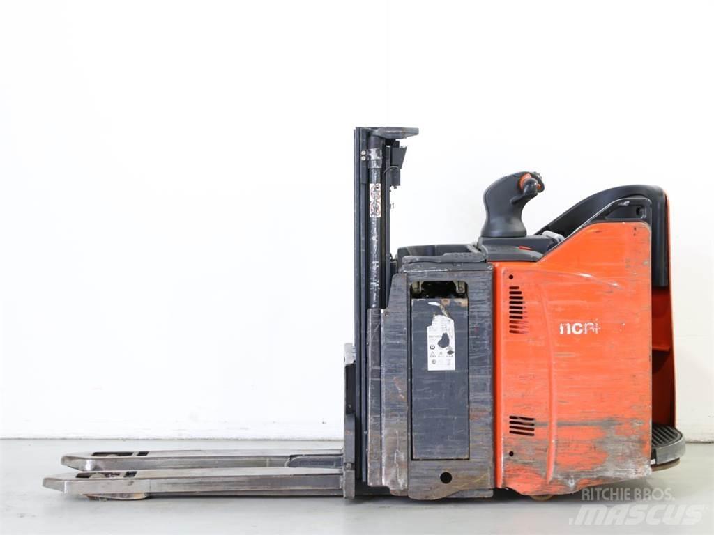Linde D12HPSP/133 Gyalogkíséretű targonca