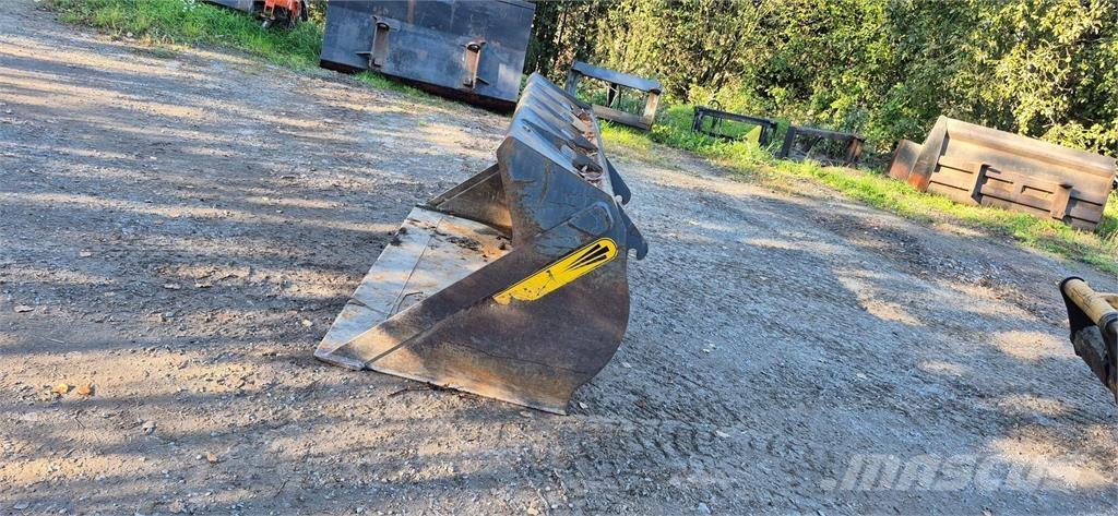 CAT 906M Gumikerekes homlokrakodók