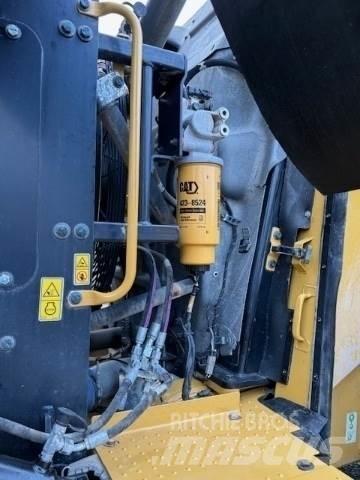 CAT 982M Gumikerekes homlokrakodók