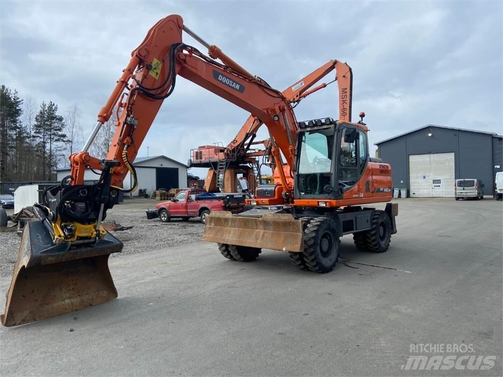 Doosan DX 140W Gumikerekes kotrók