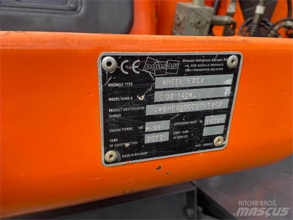 Doosan DX 140W Gumikerekes kotrók